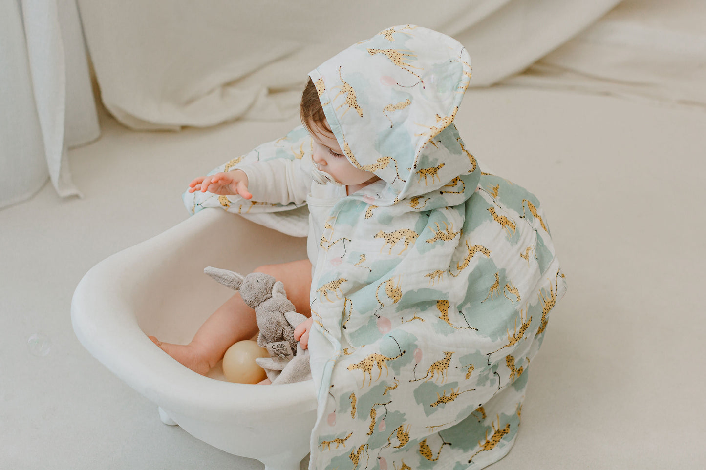9-Layer Hooded Baby Bath Towel (Organic Cotton) - Cheetah Party