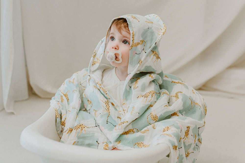 
            
                Load image into Gallery viewer, 9-Layer Hooded Baby Bath Towel (Organic Cotton) - Cheetah Party
            
        