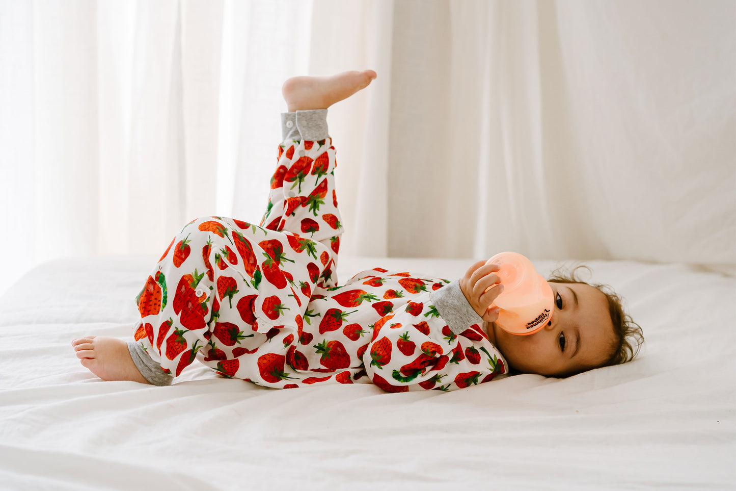 Load image into Gallery viewer, Long Sleeve Footed Sleep Bag 0.6 TOG (Bamboo) - Strawberry
