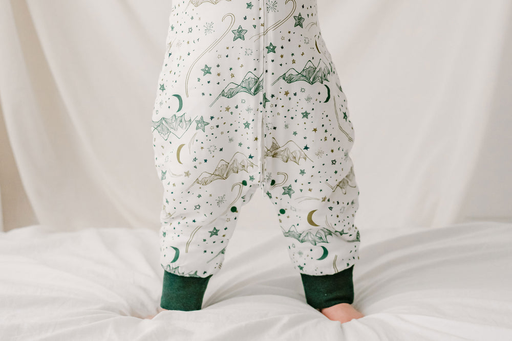 
            
                Load image into Gallery viewer, Organic Cotton Long Sleeve Footed Sleep Bag 1.0 TOG - Stars White
            
        