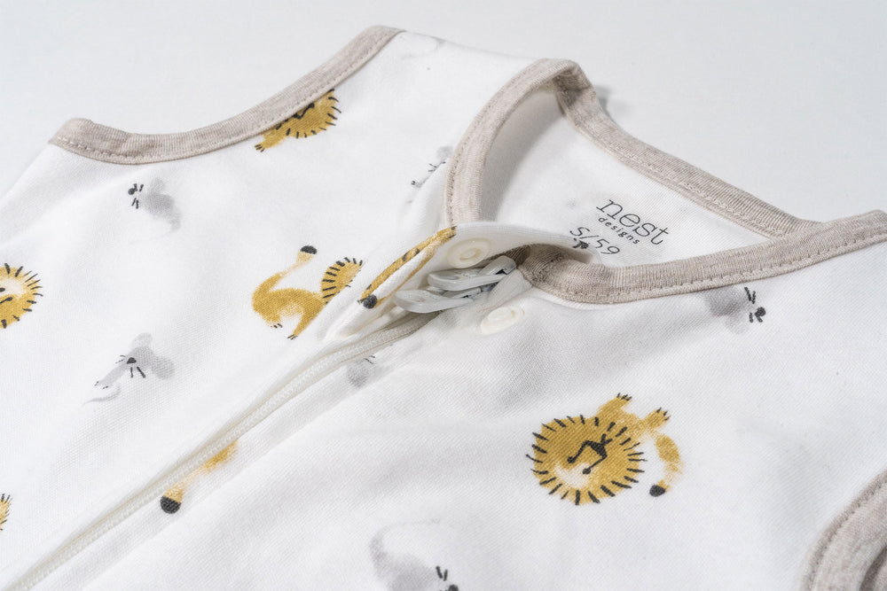 
            
                Load image into Gallery viewer, Organic Cotton Startle Stop Sleep Bag 0.5 TOG - The Lion &amp;amp; The Mouse
            
        