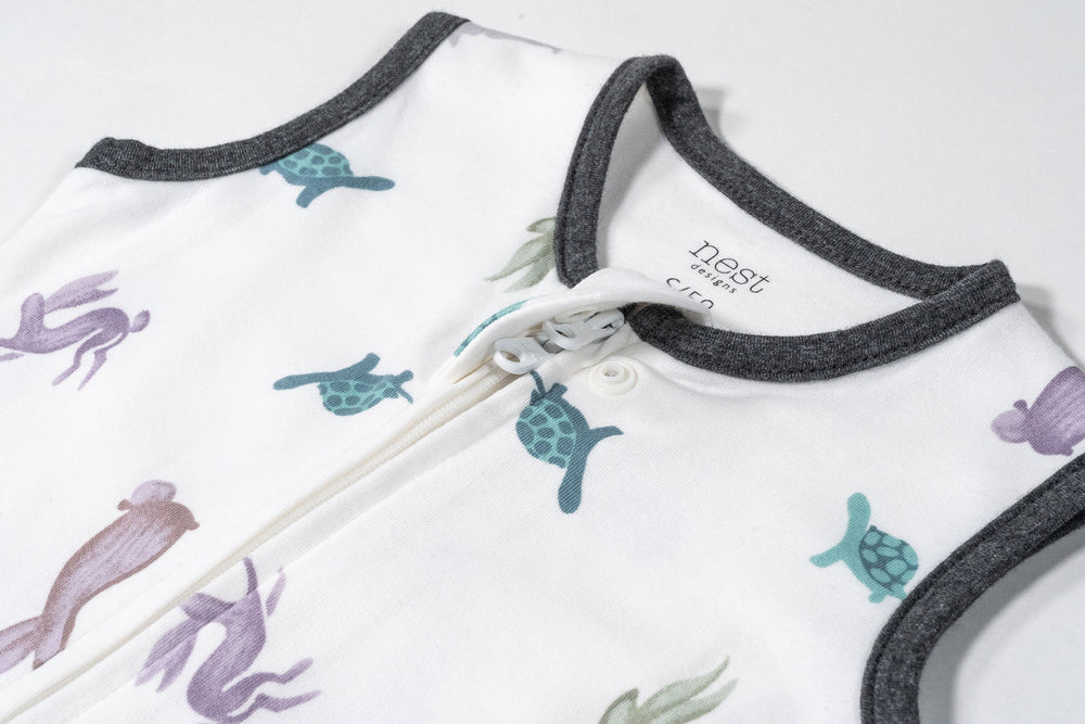 
            
                Load image into Gallery viewer, Organic Cotton Startle Stop Sleep Bag 0.5 TOG - The Tortoise &amp;amp; The Hare
            
        
