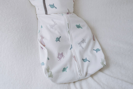 Load image into Gallery viewer, Startle Stop Sleep Bag 0.5 TOG (Organic Cotton) - The Tortoise &amp;amp; The Hare
