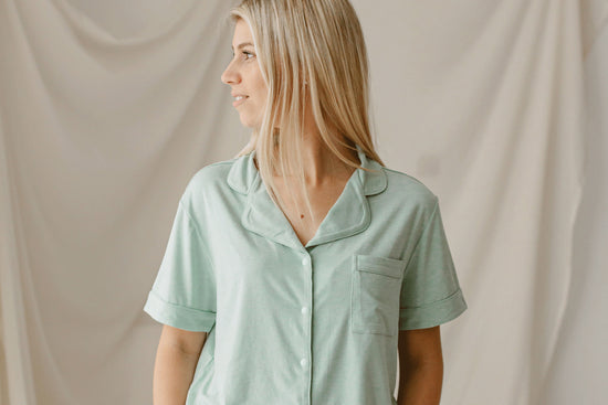 Load image into Gallery viewer, Women&amp;#39;s Short Sleeve Button-Up Shirt (Bamboo Jersey) - Pantone Harbor Gray
